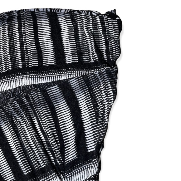 ⭐️Luna tiks black & white crop top boho print size medium - Picture 9 of 9